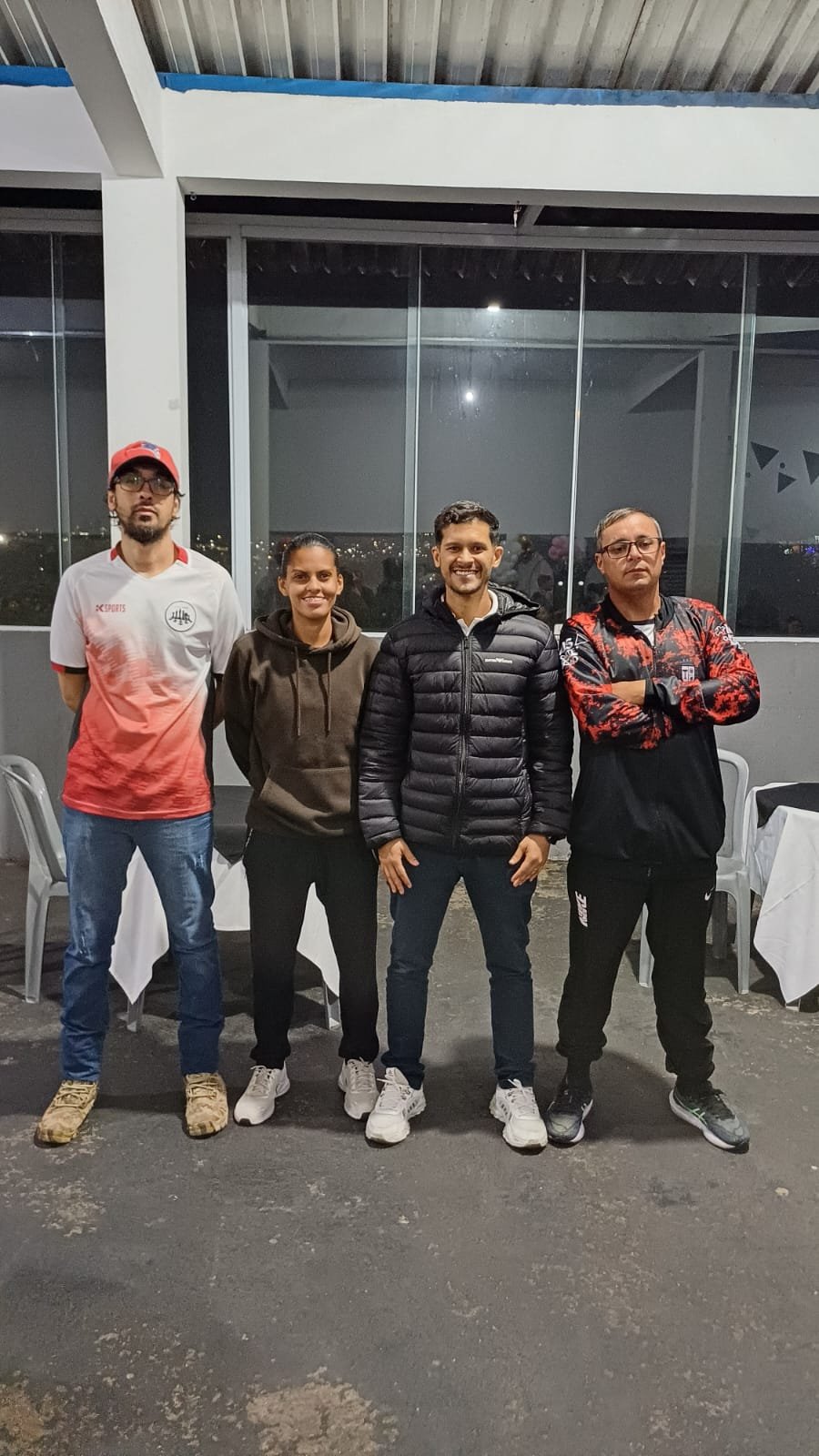 Comissão organizadora do Xadrez Taboão em evento noturno